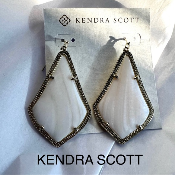 NWT Kendra Scott RARE & Retired Alexandra Earrings White Pearl Yellow Gold W😍W! - Picture 14 of 15